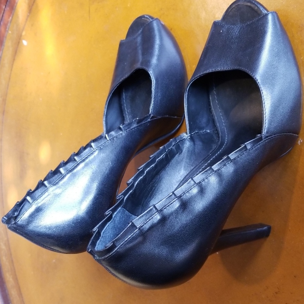 Shoes - Picture 2 of 2
